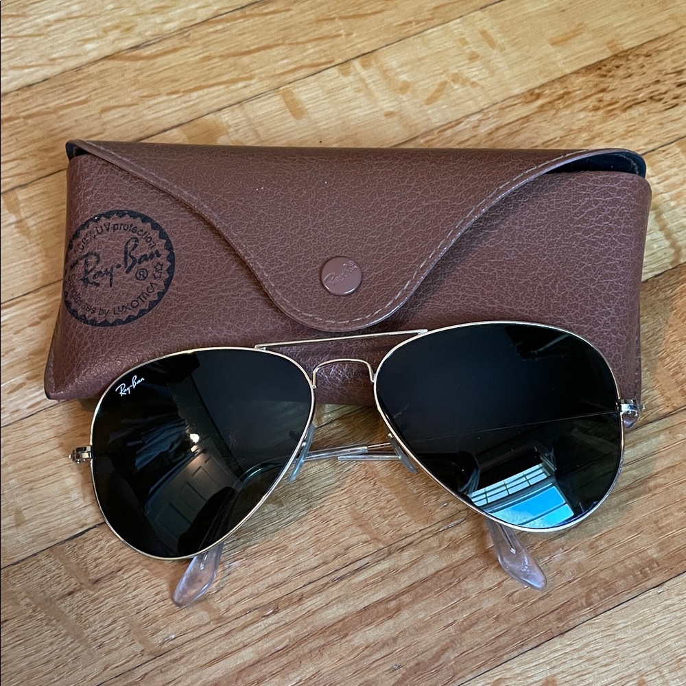 Ray-Ban Gold Large Metal Aviator Sunglasses with Brown Case